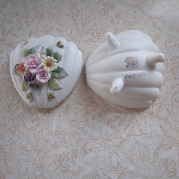 Lefton, KW3780, Hand Painted Trinket Dish with Matching Top - Picture 4 of 5